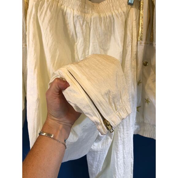 VINTAGE 80's TRACKSUIT!!!  White with Gold Embellishments - Picture 10 of 11